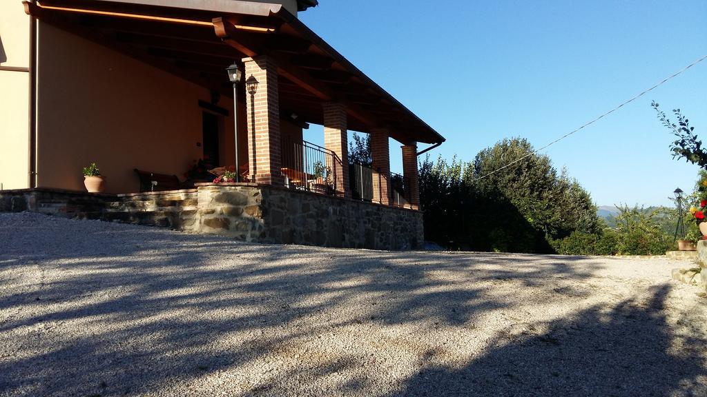 Agriturismo Il Melo Valfabbrica Екстериор снимка